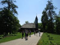 Auf dem Weg zum Grab der Rose von Turaida