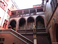 Innenhof mit Treppe