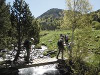 Wanderung im Sorteny Nationalpark - Flußüberquerung in bequem