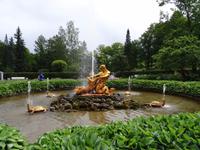 Peterhof, Triton Fontäne