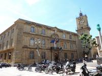 18 Rathaus von Aix mit typischer Dachkonstruktion