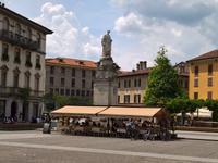 Denkmal für Alessandro Volta, nach dem die Stromspannung benannt ist.