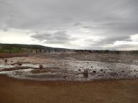 gespanntes Warten rund um den Geysir