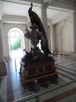 Pfau im Vestibül des Schlosses