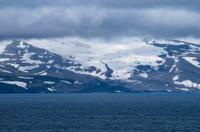 Der Vulkan Beerenberg auf der Insel Jan Mayen im Nebel
