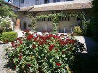 Im Innenhof des Klosters