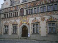 Eingang zum Rathaus von Lindau mit schöner Fassadengestaltung