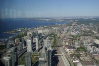 welch ein Ausblick, hoch oben auf dem CN Tower von Toronto mit Blick auf die Millionenstadt