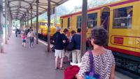 Einstieg in unseren Waggon Gelber Zug