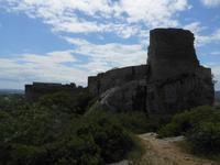 012. Burg Mornas
