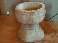 Taufbecken aus dem 12. Jahrhundert