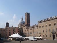 Mantua Piazza Sordello mit Palazzo Bianchi