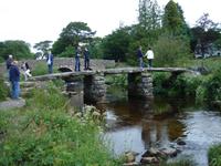 Die alte Clapperbridge in Postbridge