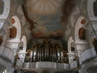 Orgel und Deckenfresken des Münsters