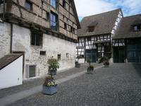 Im Hinterhof des ehemaligen Spitals und Stadtasyls