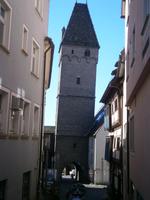 Ulm, Turm der alten Stadtbefestigung, der Weg durch das Tor führt zur Donau