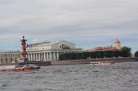 Börse-Gebäude und eine der beiden Rostra-Säulen