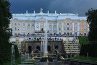 Der Große Palast im Peterhof mit der Großen Kaskade