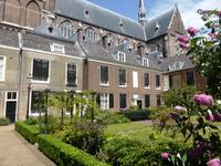 Den Haag - Rusthof mit ehemaliger Katholischer Kirche 