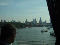  Silhouette mit der Kuppel von St. Paul`s Kathedral