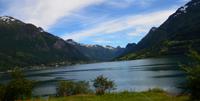 359 Fahrt durch die Fjordwelt Richtung Loen