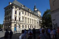 Wir kommen zum alten Uni- Gebäude, in der sich die Aula Leopoldina befindet