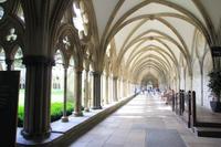 Im Kreuzgang der Kathedrale von Salisbury