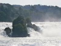 Der Mittelfelsen des Rheinfalls