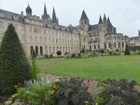 Caen - Männerabtei und Rathaus