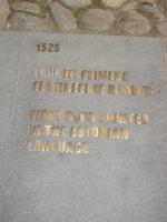 Tallinn: Tafel: Hinweis auf das erste in estnischer Sprache gedruckte Buch 1525