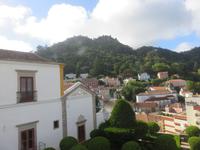 Der Nationalpalast von Sintra – Blick zum Palacio National da Pena