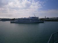 Ein Bodenseeschiff verläßt den Hafen