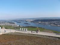 Blick ins Rheintal bei Rüdesheim vom Niederwalddenkmal aus