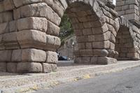 05-10-2016 Segovia: Römische Baukunst ist fast immer an den regelmäßigen großen Steinen zu erkennen