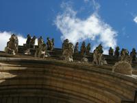 Dijon, Bauplastik am Westportal der Kirche Notre-Dame