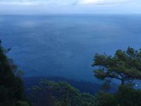 Blick auf das azurblaue Meer