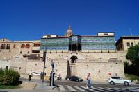 08-10-2016 Salamanca, Palacio Lys, Glaspalast im Jugendstil über klassizistischem Treppenaufgang