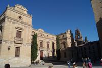 08-10-2016 Salamanca, Bischofspalast, im Hintergrund die Universität