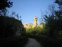 im Paradiesgarten der archäologischen Zone 