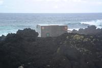 Wasserkraftwerk bei den Felsformationen Arcos do Cachorro