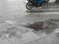 Sturzregen in Saigon - in 5 Minuten von trockener Straße zu Bächen