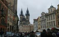 Die Prager Teynkirche und das Altstädter Rathaus