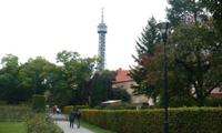 Der Prager Eiffelturm auf dem Petrin-Hügel