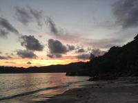 Sonnenuntergangsstimmung am Strand des Emerald Cove Hotels