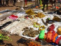 Wer Vieh verkauft, hat Geld und kann sich etwas dafür kaufen... gleich auf dem Viehmarkt