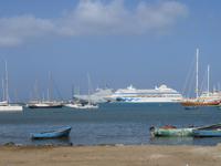 AIDAcara im Hafen von Mindelo