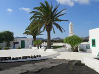 Am Bauerndenkmal von Cesar Manrique