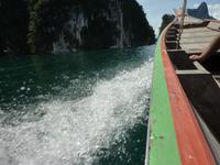 Zum Floßhotel auf dem Cheow Larn See