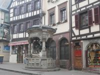 Obernai Sechs Eimer Brunnen