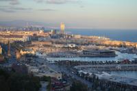 Blick vom Montjuïc auf den Hafen